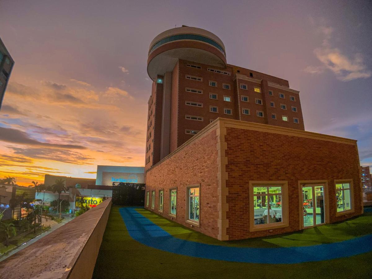 巴兰基亚达恩卡尔顿酒店 外观 照片 The hospital at sunset