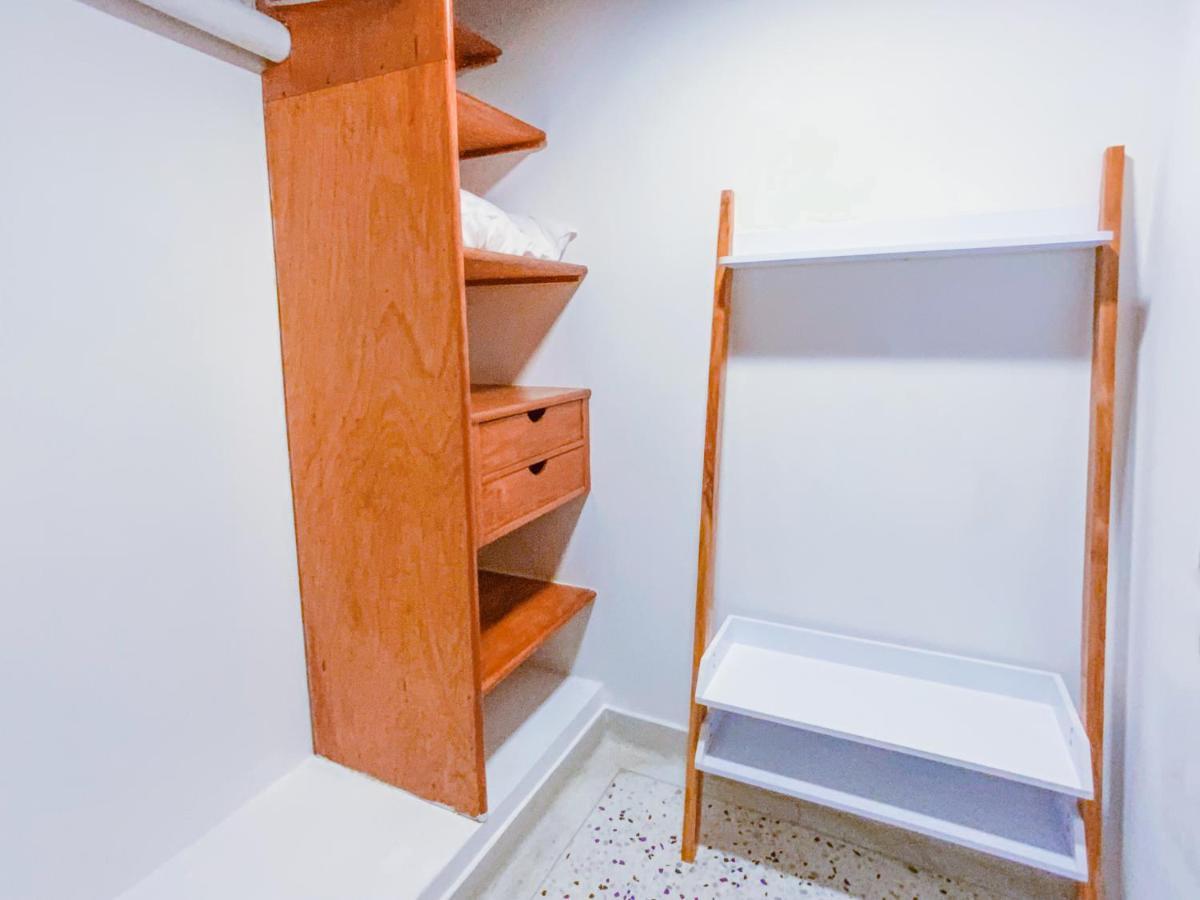 巴兰基亚达恩卡尔顿酒店 外观 照片 A ladder-type library ladder