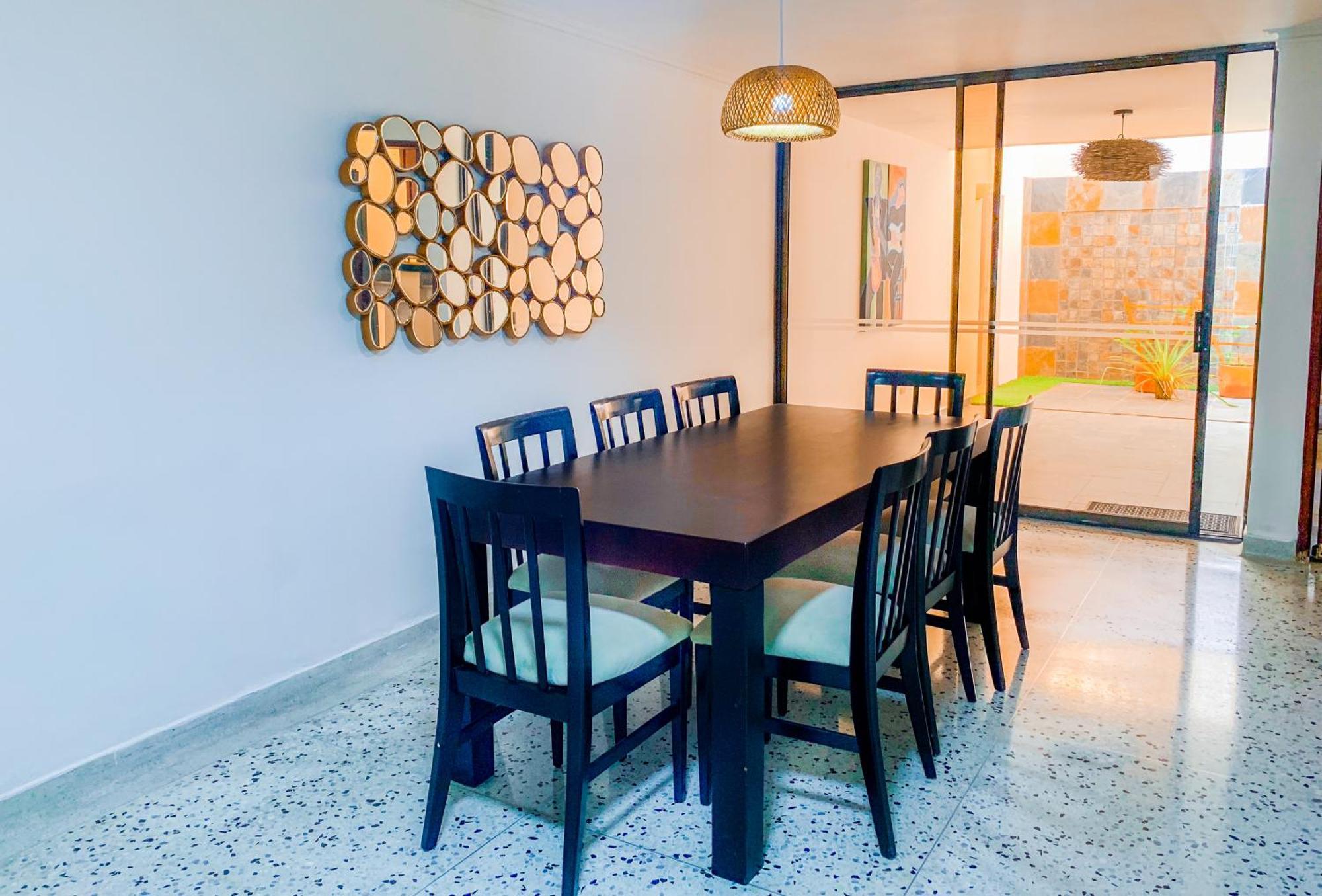 巴兰基亚达恩卡尔顿酒店 外观 照片 A dining room in a house