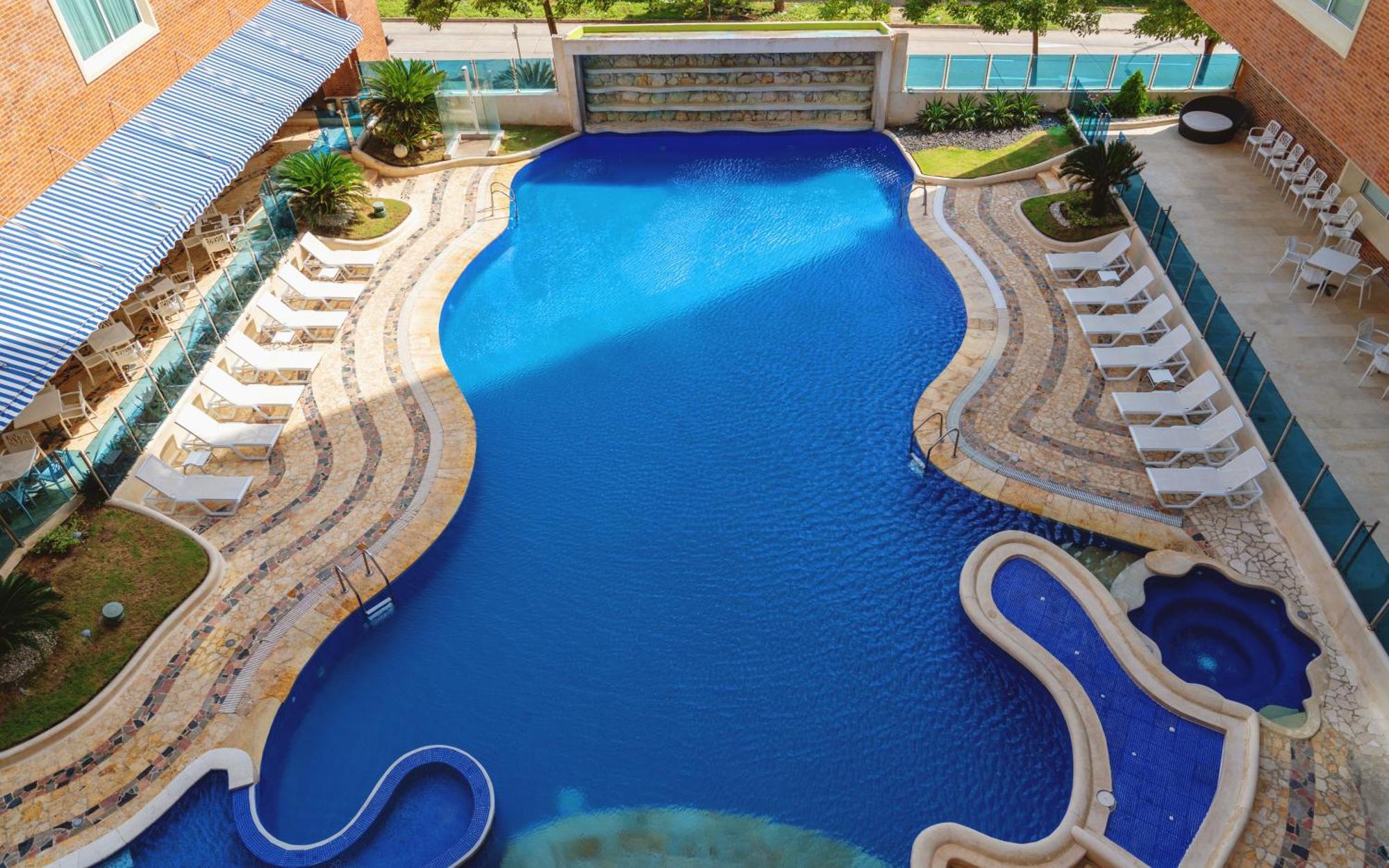 巴兰基亚达恩卡尔顿酒店 外观 照片 Swimming pool at the hotel