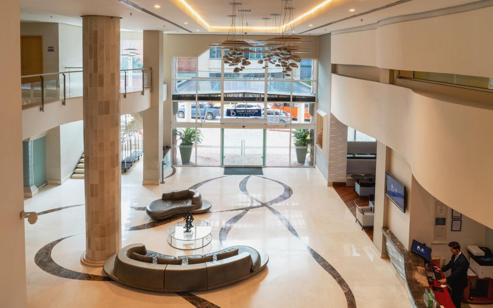 巴兰基亚达恩卡尔顿酒店 外观 照片 The lobby of the hotel