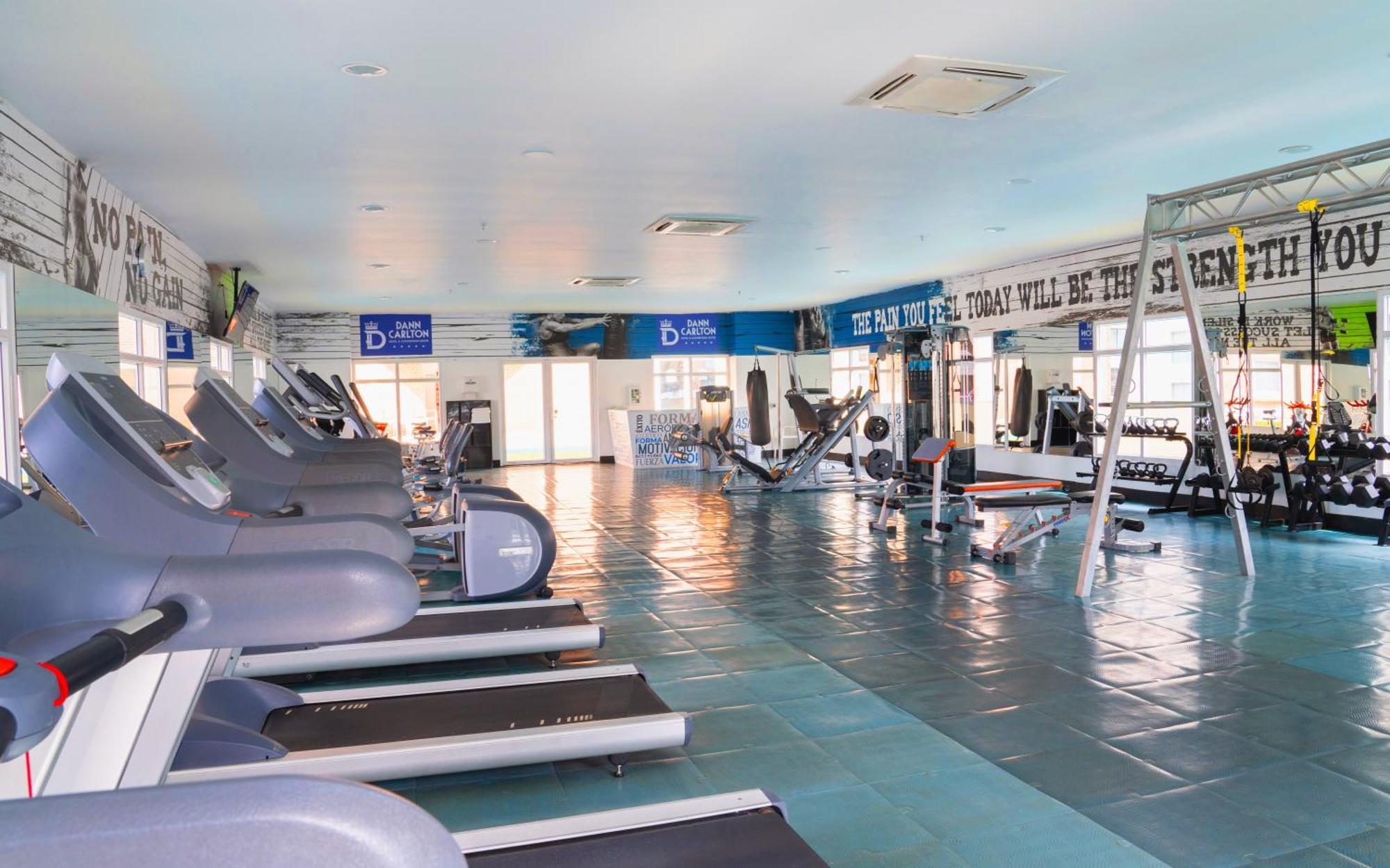巴兰基亚达恩卡尔顿酒店 外观 照片 The gym at the hotel