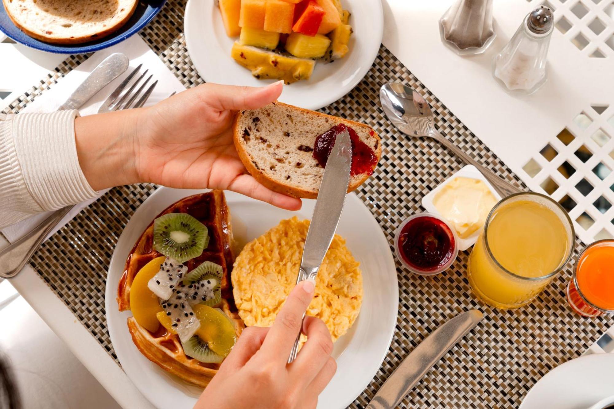 巴兰基亚达恩卡尔顿酒店 外观 照片 A continental breakfast