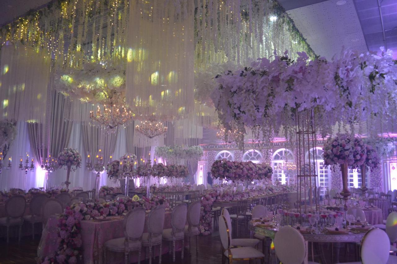 巴兰基亚达恩卡尔顿酒店 外观 照片 The interior of the ballroom